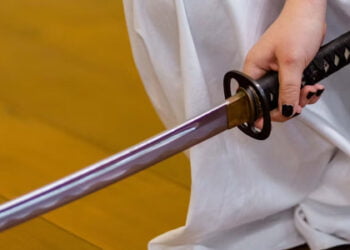 Entdecken Sie die zeitlose Handwerkskunst japanischer Katana Schwerter